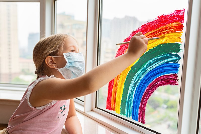 kid drawing on window for nhs