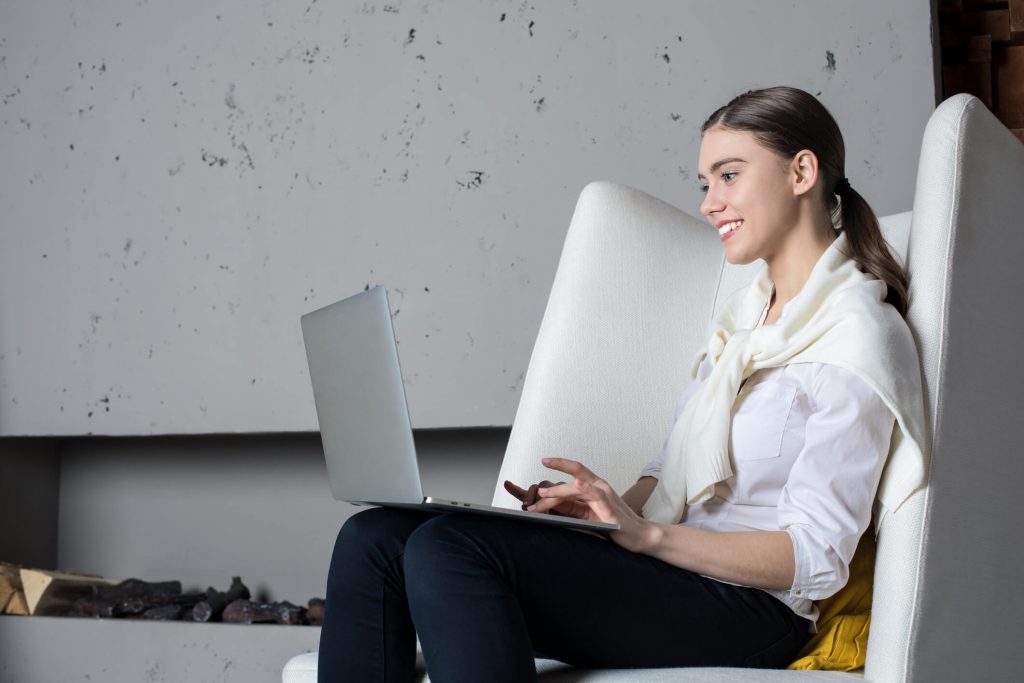 lady using a laptop to do social media marketing 